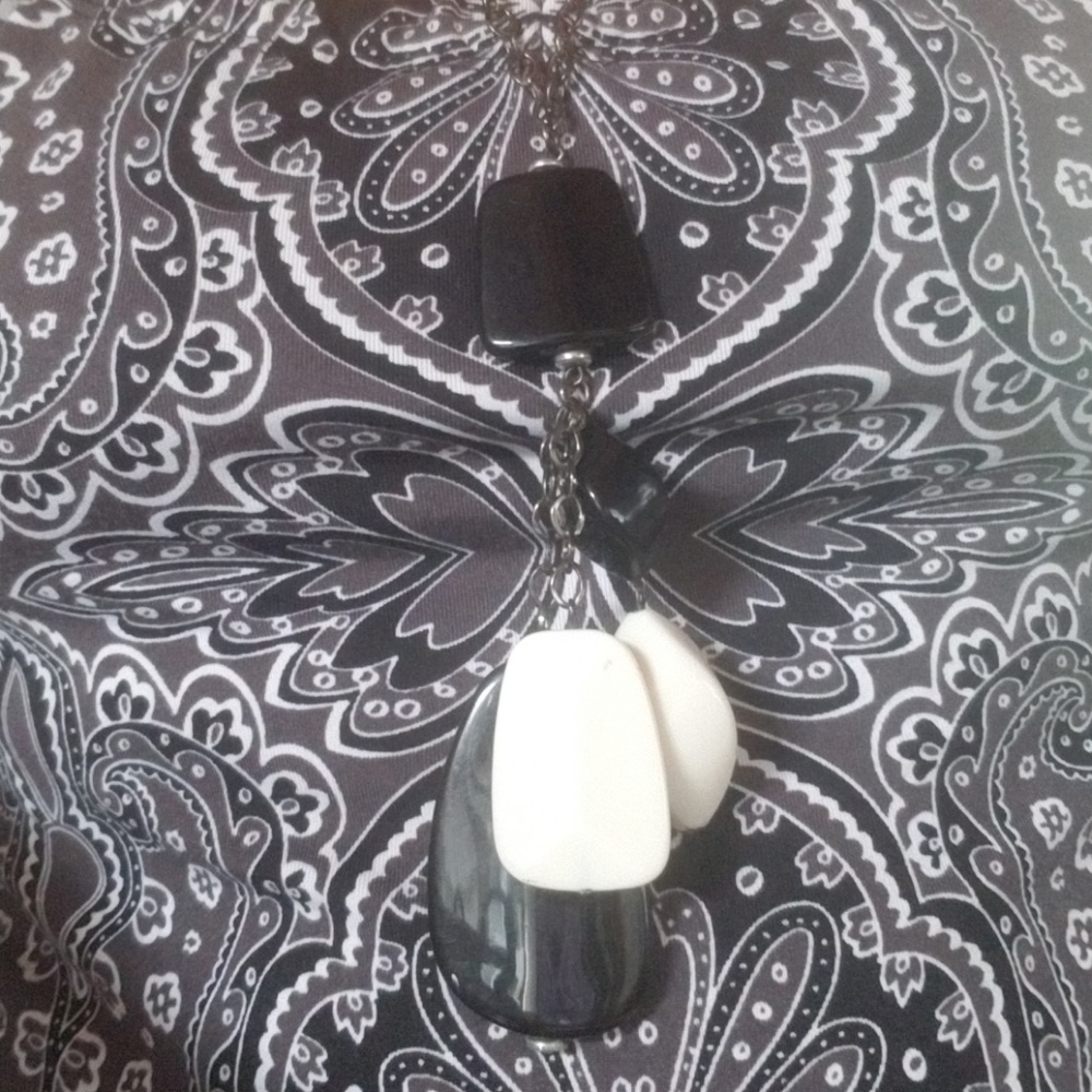 Long necklace - Picture 3 of 5